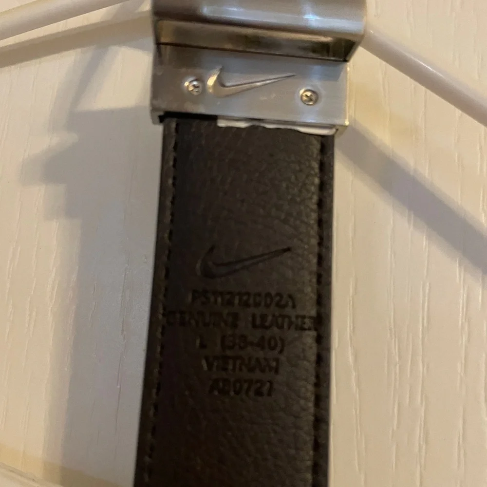 Nike Reversible Black Or Brown Leather Belt with Silver Buckle L‎ 38-40